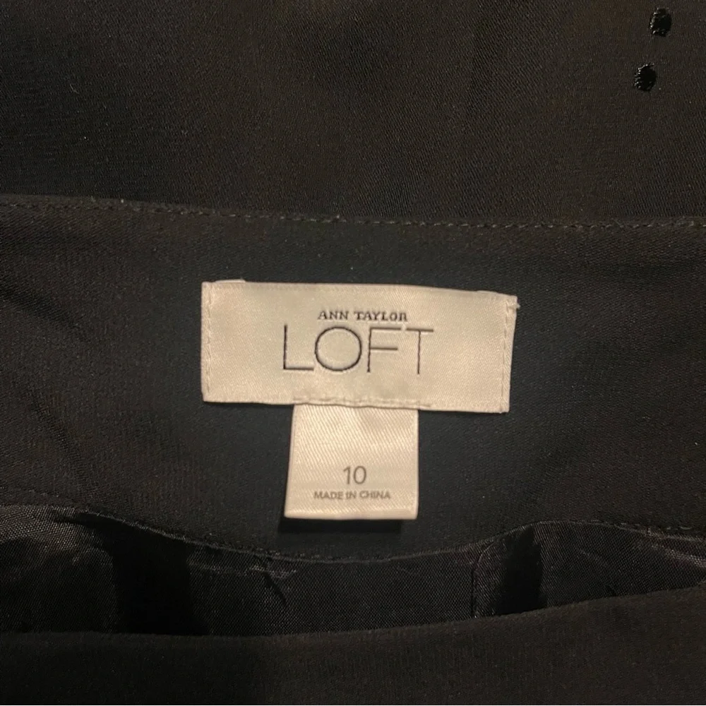 LOFT Ann Taylor Women’s Black Skirt Size 10 Embroidered with Embellishments - Picture 5 of 7